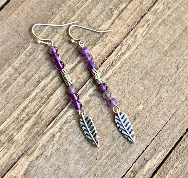 Feather earrings • Raw crystals • Amethyst • Dark and purple feathers –  fairiaibiza